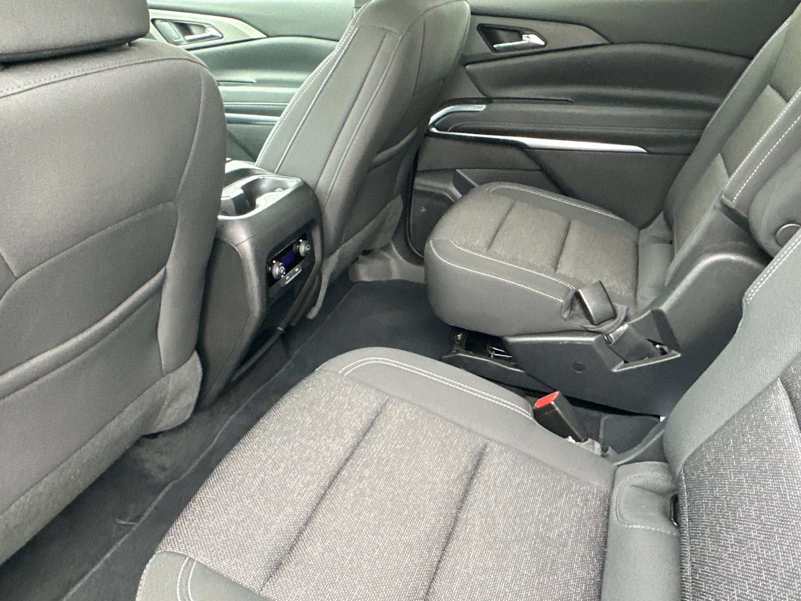 Used 2025 Chevrolet Traverse LT image 12