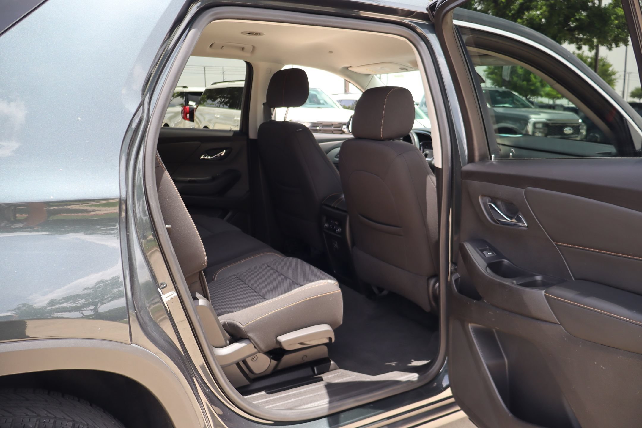 Used 2020 Chevrolet Traverse LT FWD image 29