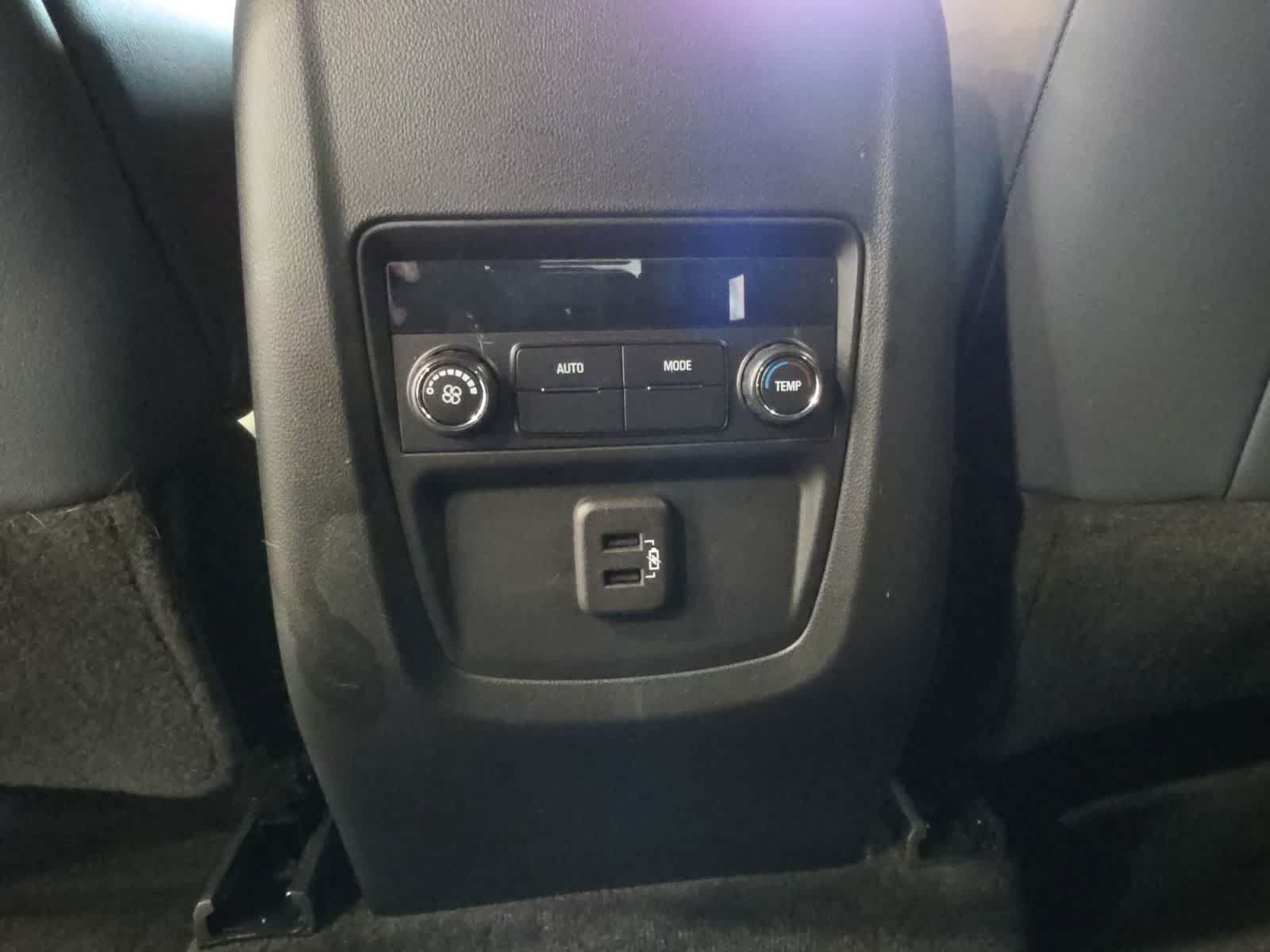 Used 2023 Buick Enclave Essence w/ Sport Touring Edition FWD image 31