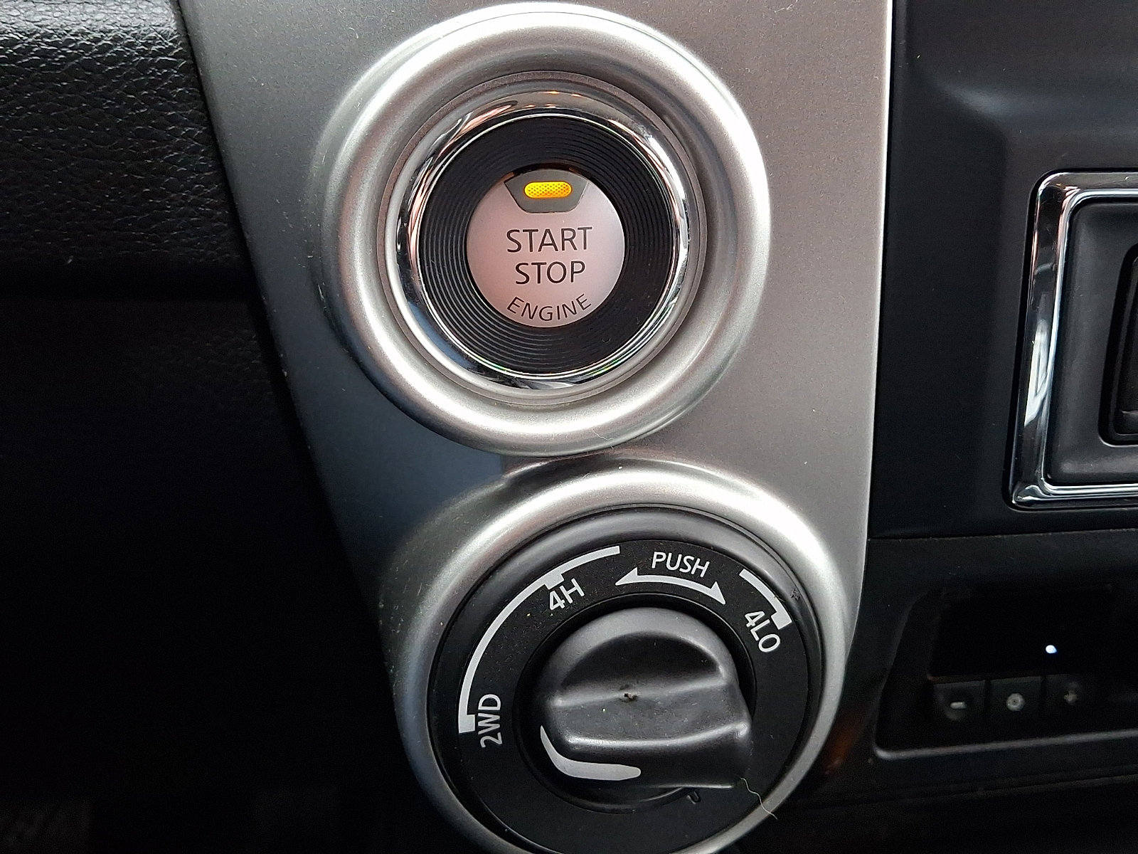 Used 2017 Nissan Titan SL AWD/4WD image 34