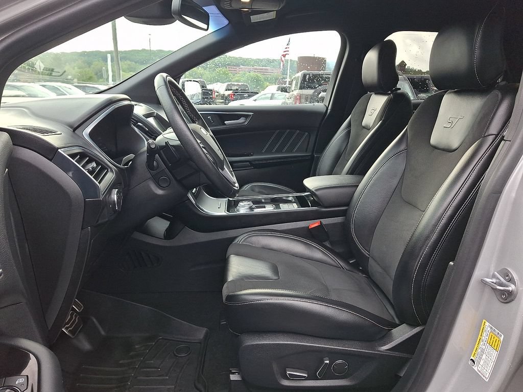 Certified 2019 Ford Edge ST w/ Cold Weather Package AWD/4WD image 14