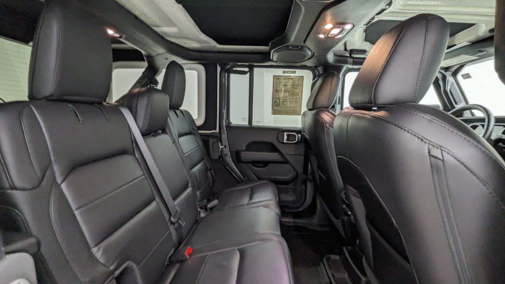 Used 2021 Jeep Wrangler Unlimited Sahara AWD/4WD image 36