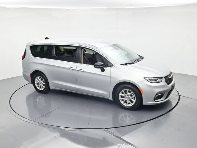 Used 2024 Chrysler Pacifica Touring-L FWD image 46