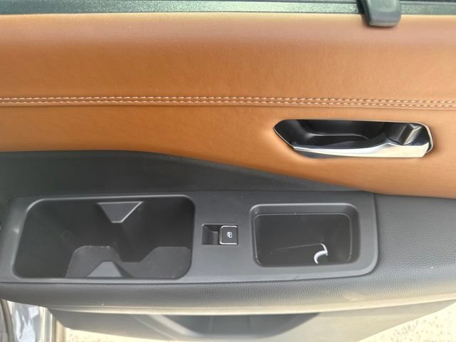 Used 2025 Nissan Pathfinder Platinum FWD image 26