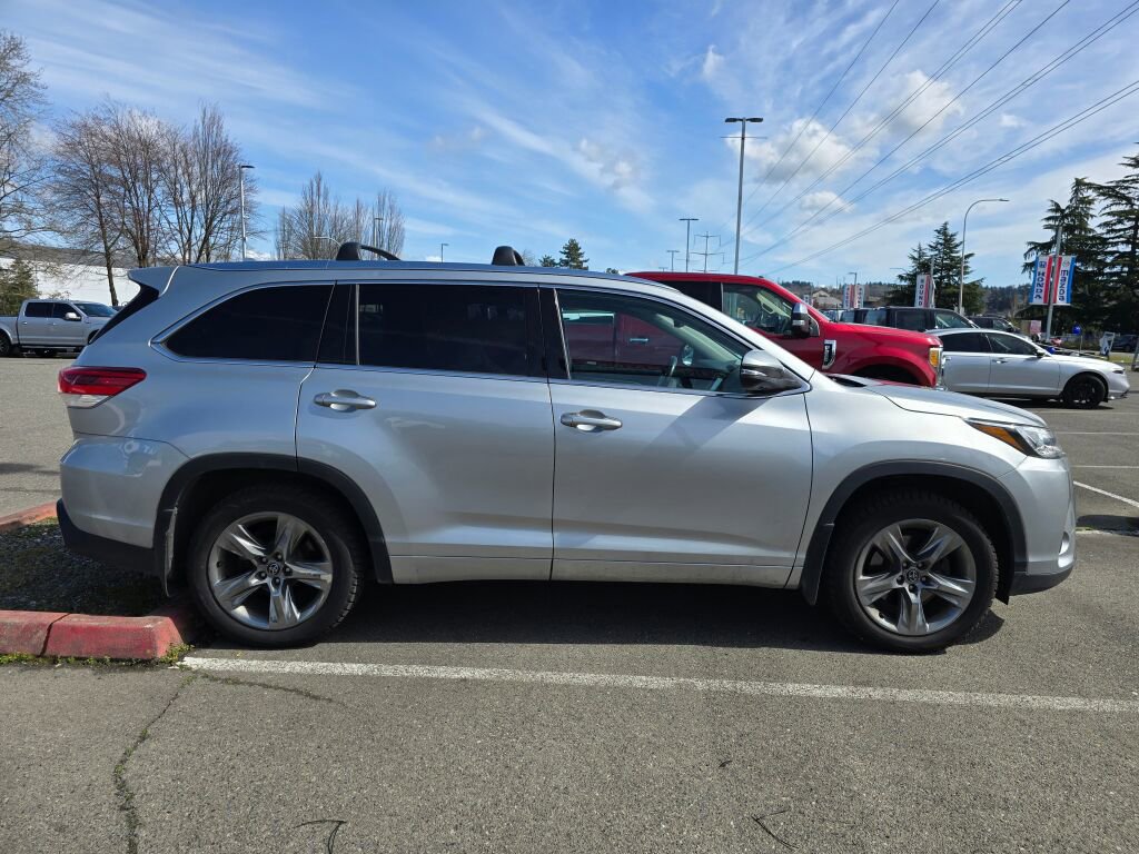 Used 2018 Toyota Highlander Limited Platinum image 3