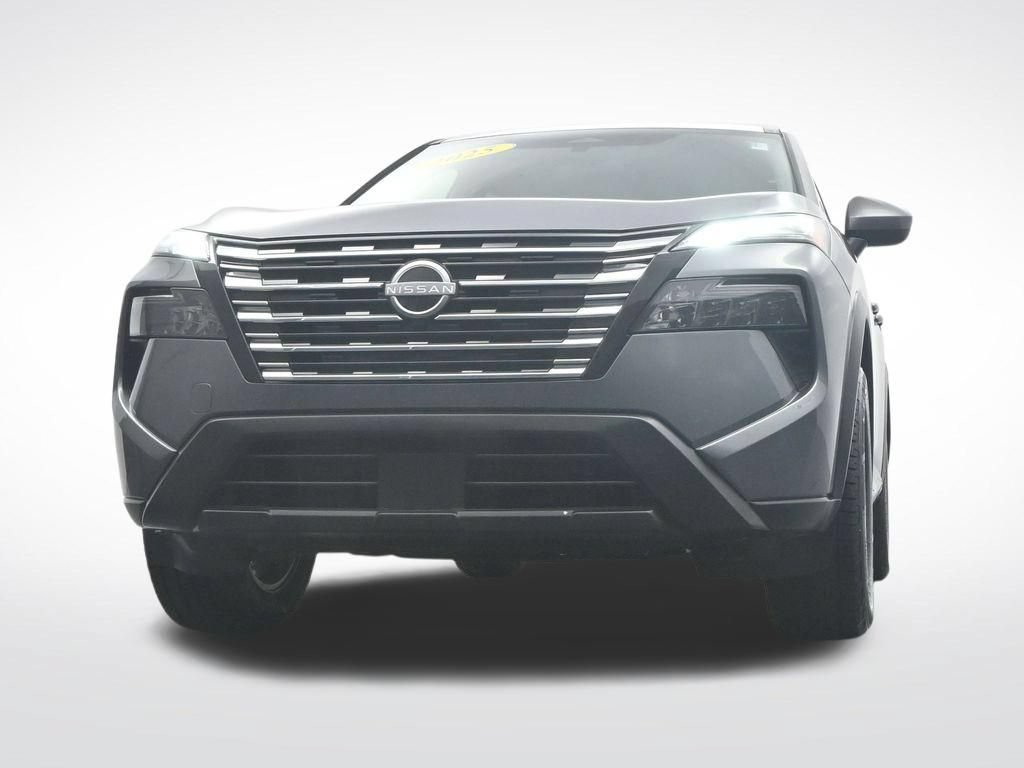 Used 2025 Nissan Rogue SV FWD image 44