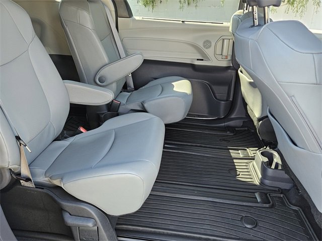 Used 2023 Toyota Sienna XLE image 21