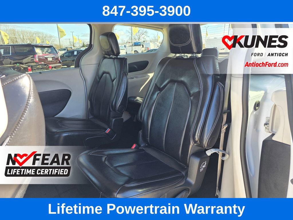 Used 2024 Chrysler Pacifica Touring-L image 20