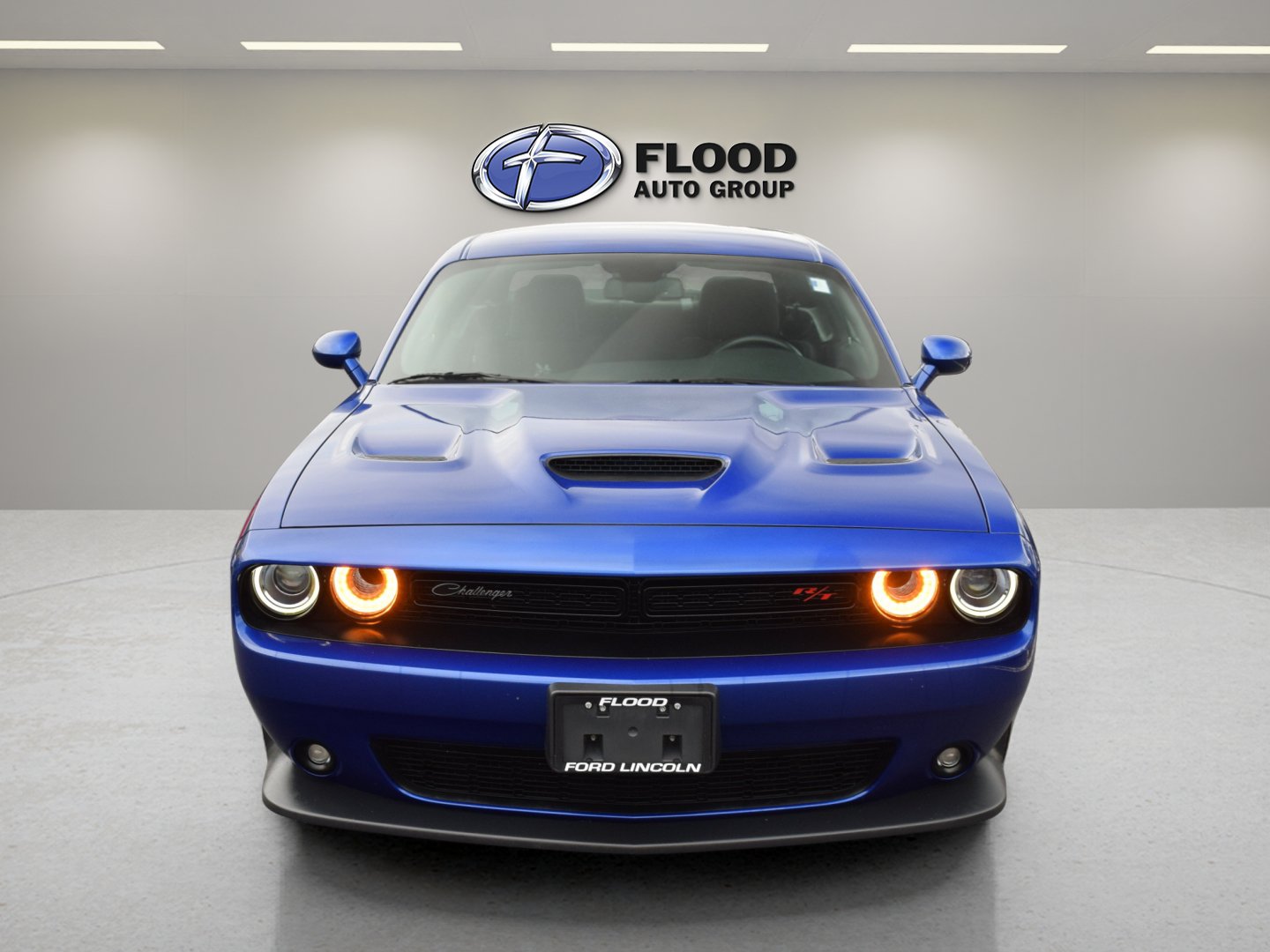 Used 2019 Dodge Challenger R/T Scat Pack RWD image 2