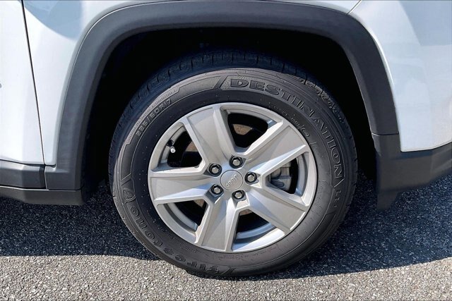 Used 2022 Jeep Compass Latitude w/ Sun and Sound Group FWD image 9