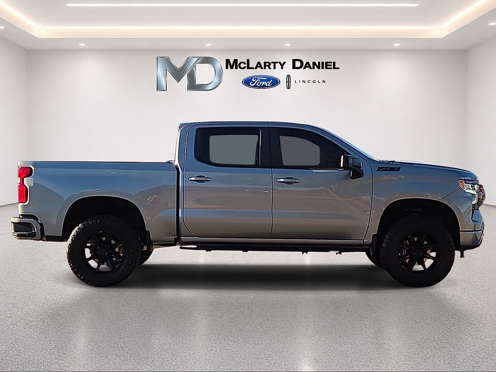 Used 2023 Chevrolet Silverado 1500 RST AWD/4WD image 6