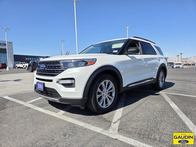 Certified 2020 Ford Explorer XLT w/ Equipment Group 202A RWD image 3