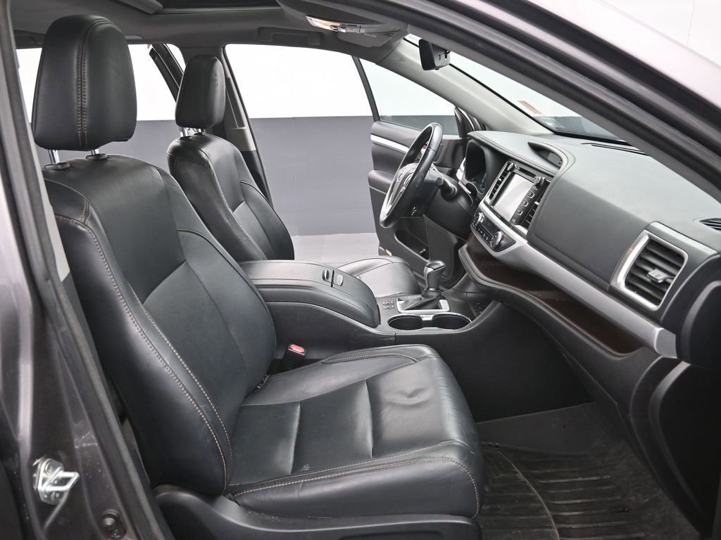 Used 2025 Nissan Frontier PRO-4X image 25