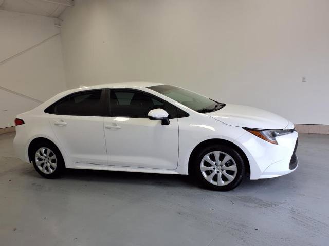 Used 2022 Toyota Corolla LE image 2