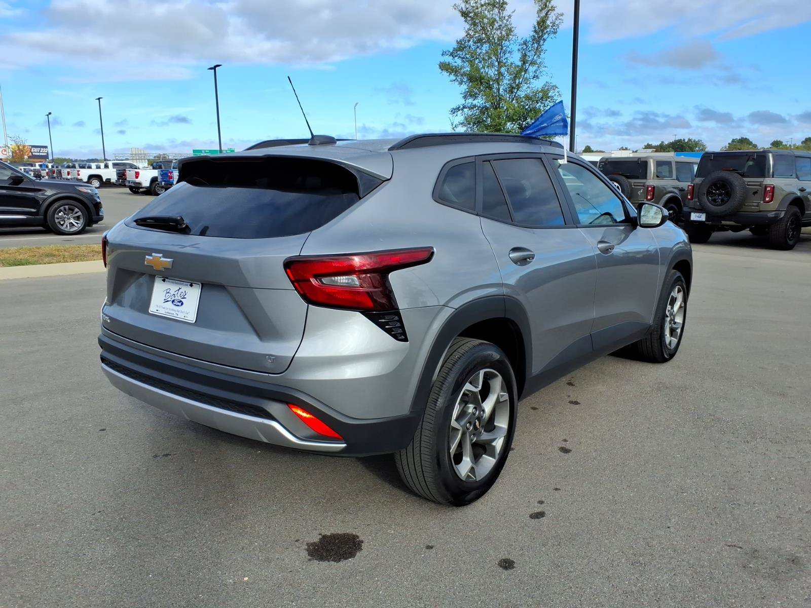 Used 2025 Chevrolet Trax LT FWD image 3