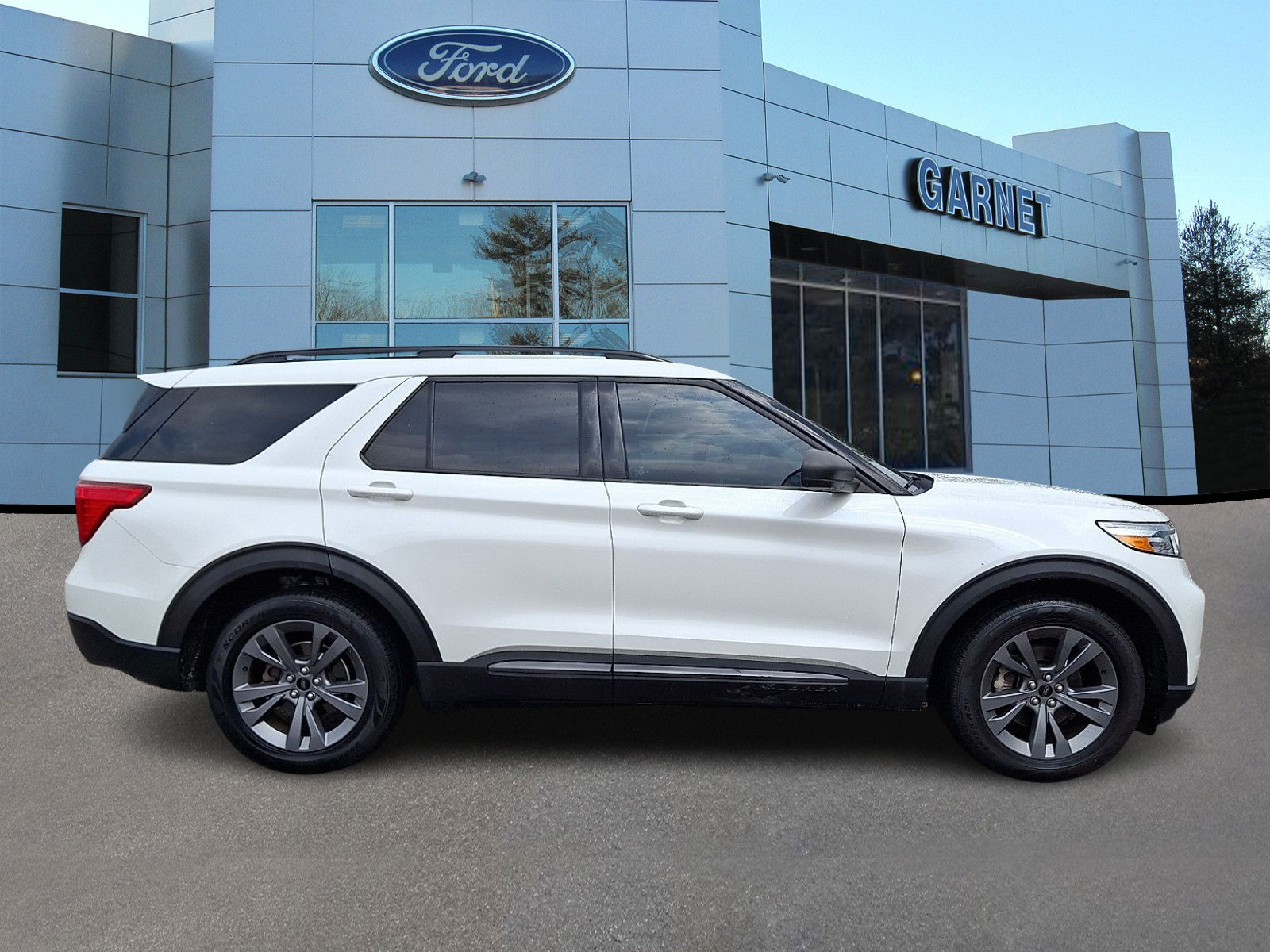 Certified 2021 Ford Explorer XLT w/ Equipment Group 202A AWD/4WD image 10