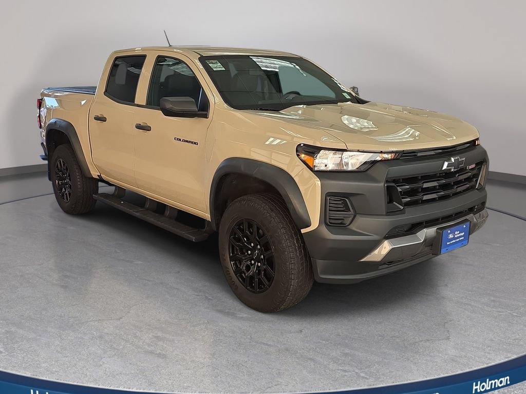 Used 2024 Chevrolet Colorado Trail Boss w/ Advanced Trailering Package AWD/4WD image 3