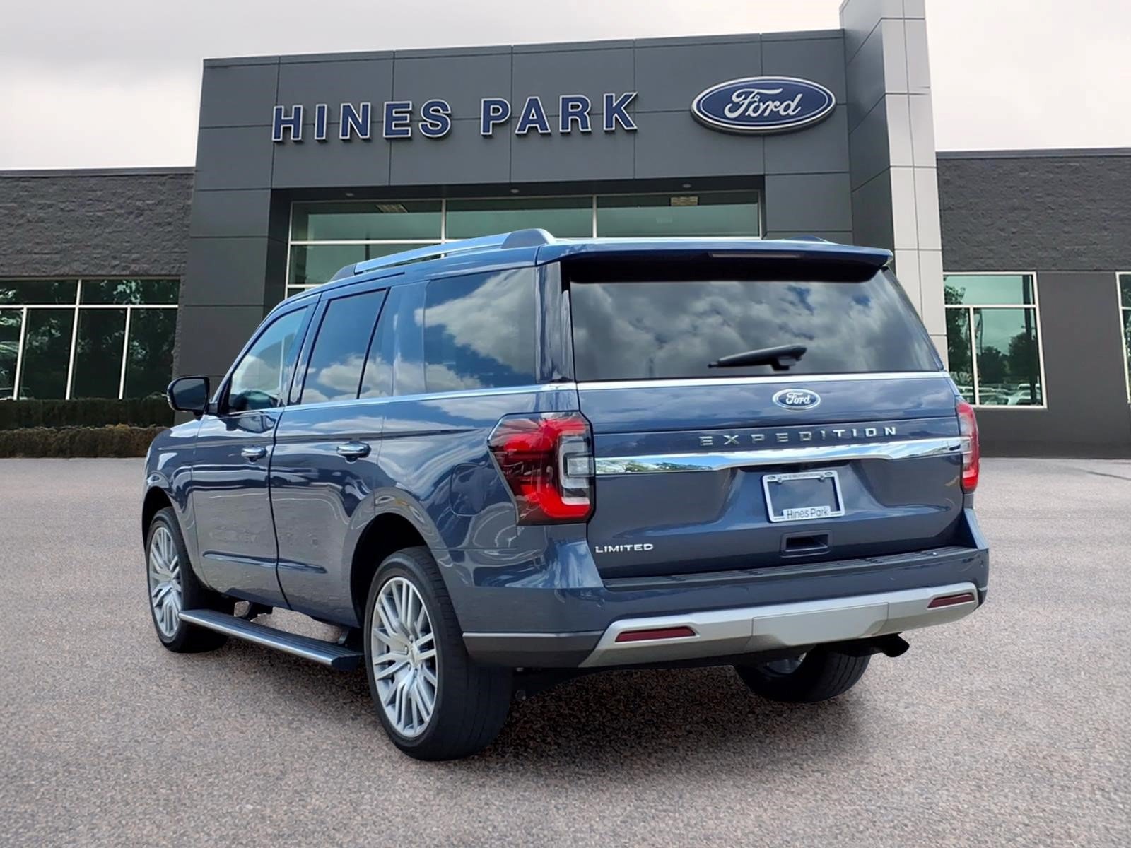 Certified 2023 Ford Expedition Limited AWD/4WD image 5