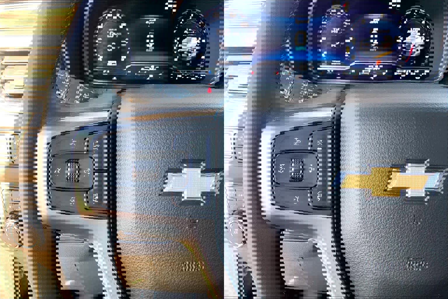 Used 2023 Chevrolet Suburban LT w/ Luxury Package image 23