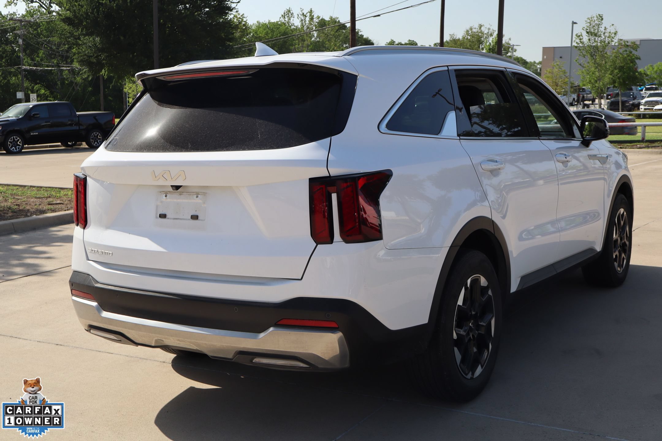 Used 2025 Kia Sorento S FWD image 3
