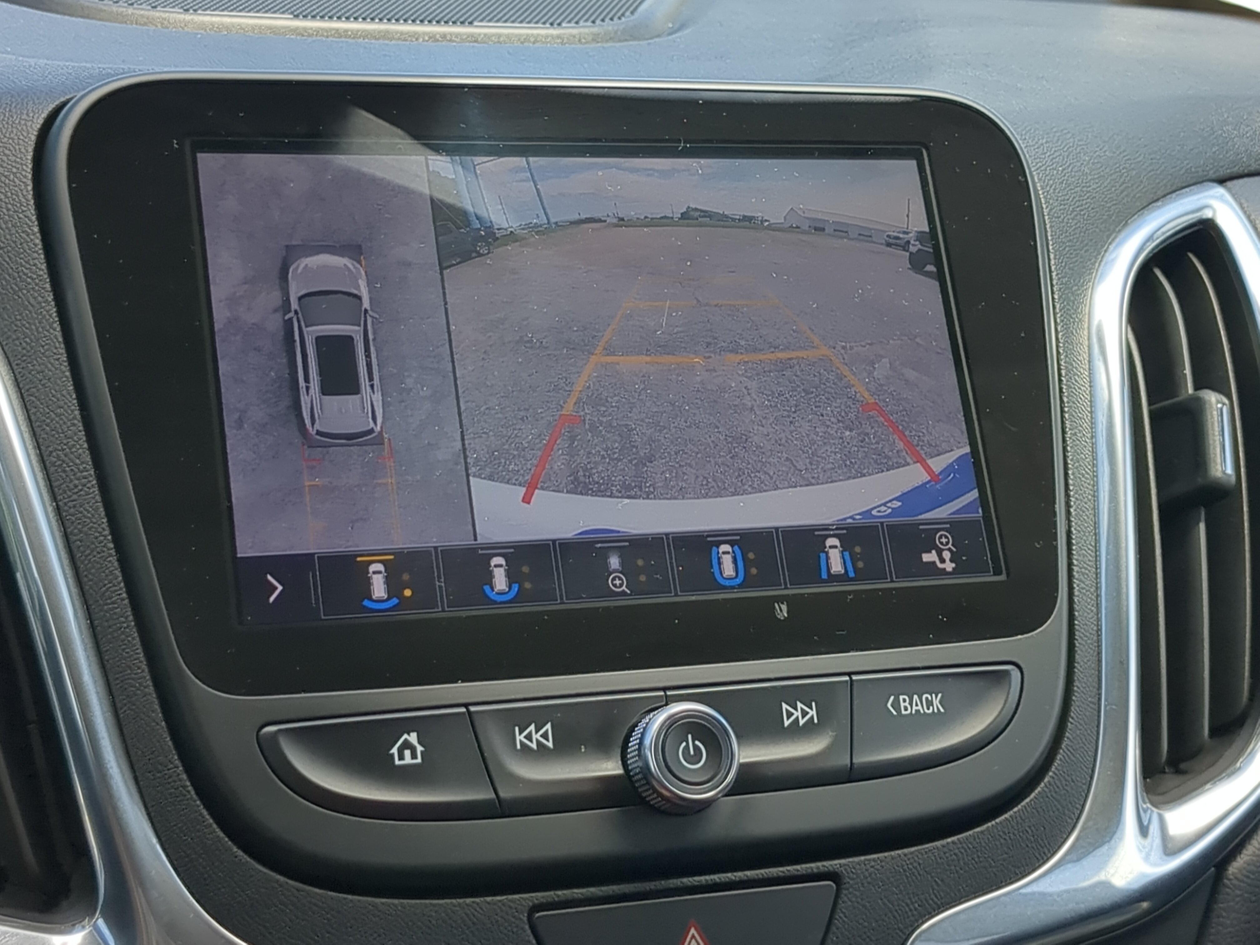 Used 2020 Chevrolet Equinox Premier FWD image 19