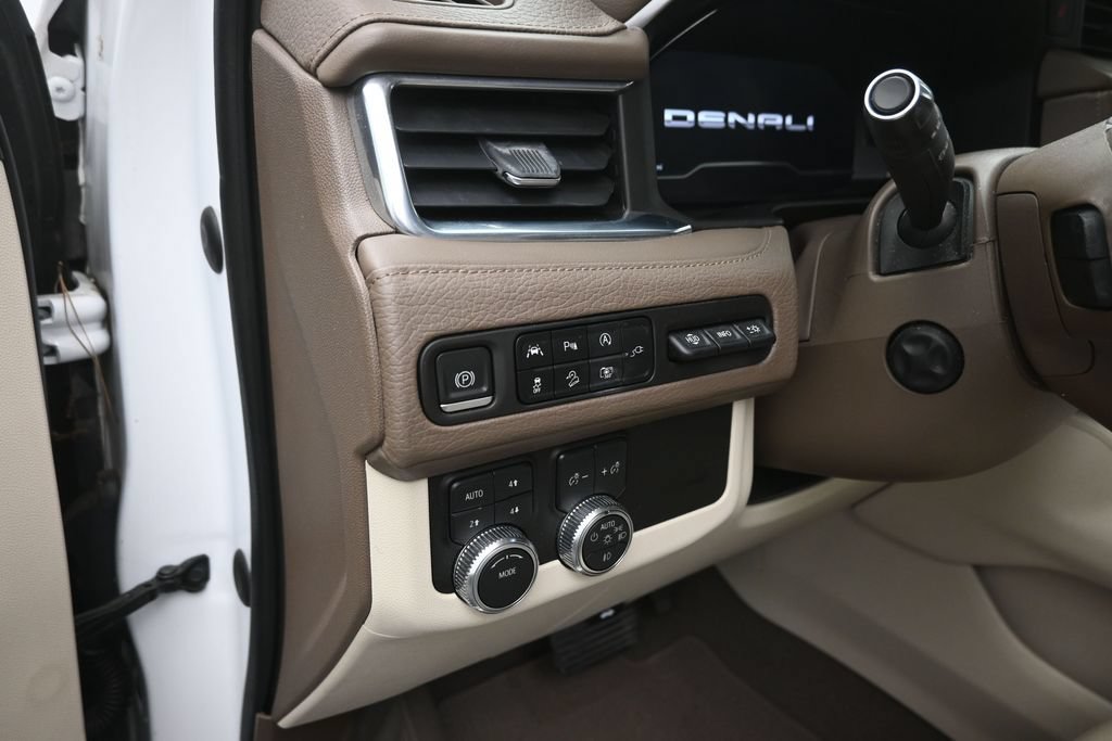 Used 2022 GMC Yukon XL Denali AWD/4WD image 13