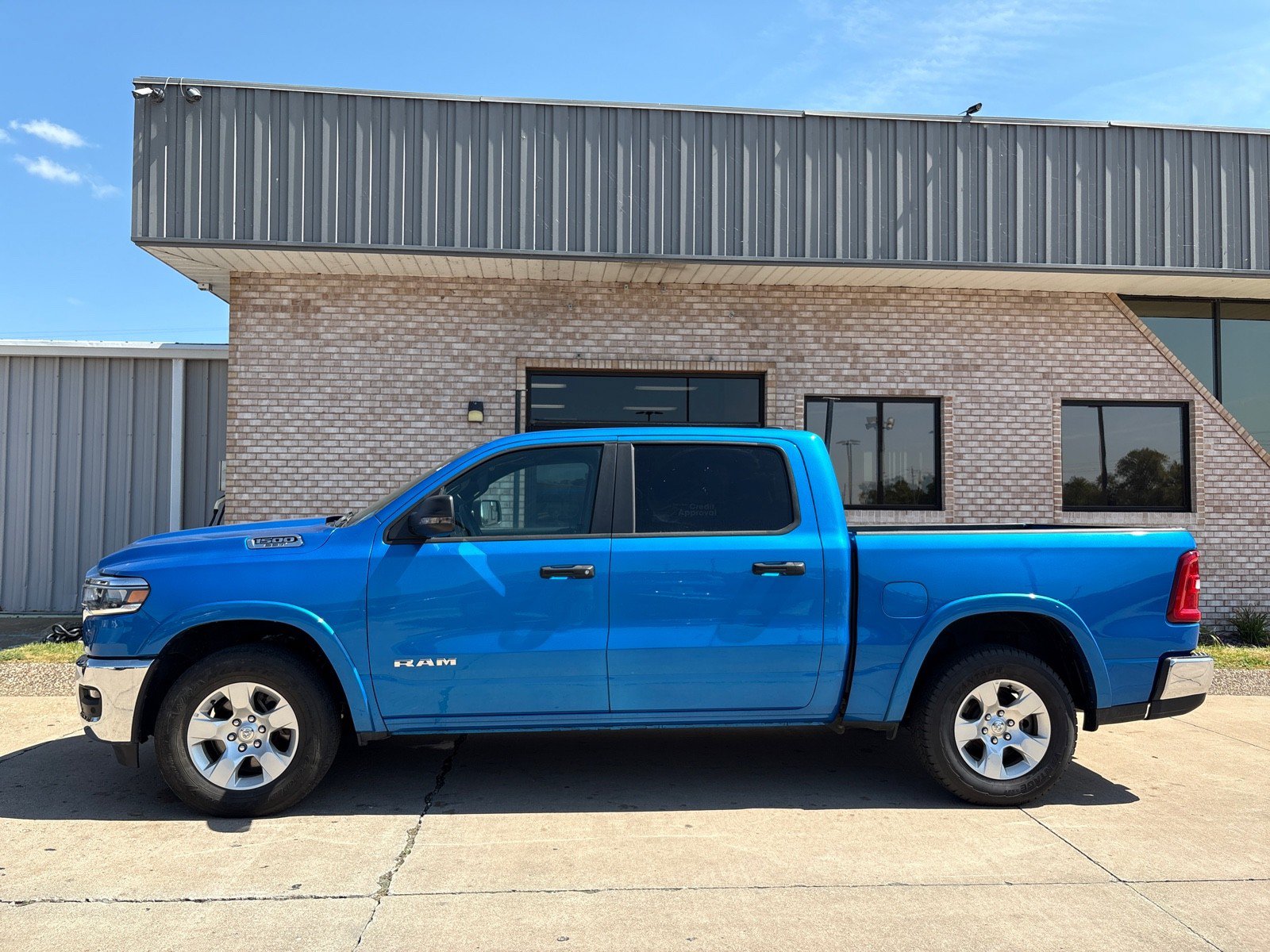 Used 2025 RAM 1500 Big Horn AWD/4WD image 2