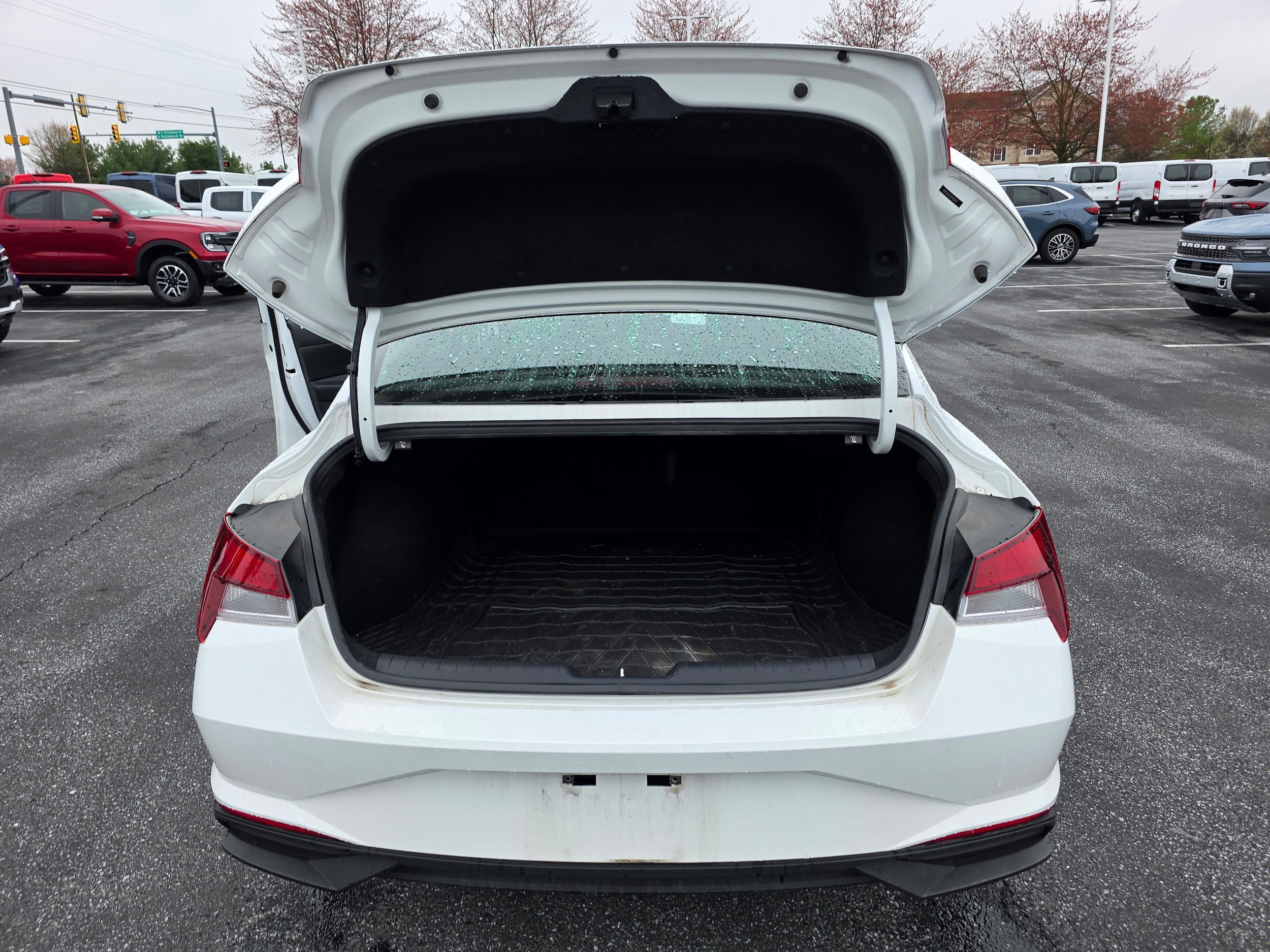 Used 2023 Hyundai Elantra SE FWD image 7