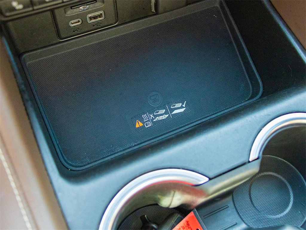 Used 2021 Chevrolet Suburban High Country image 34