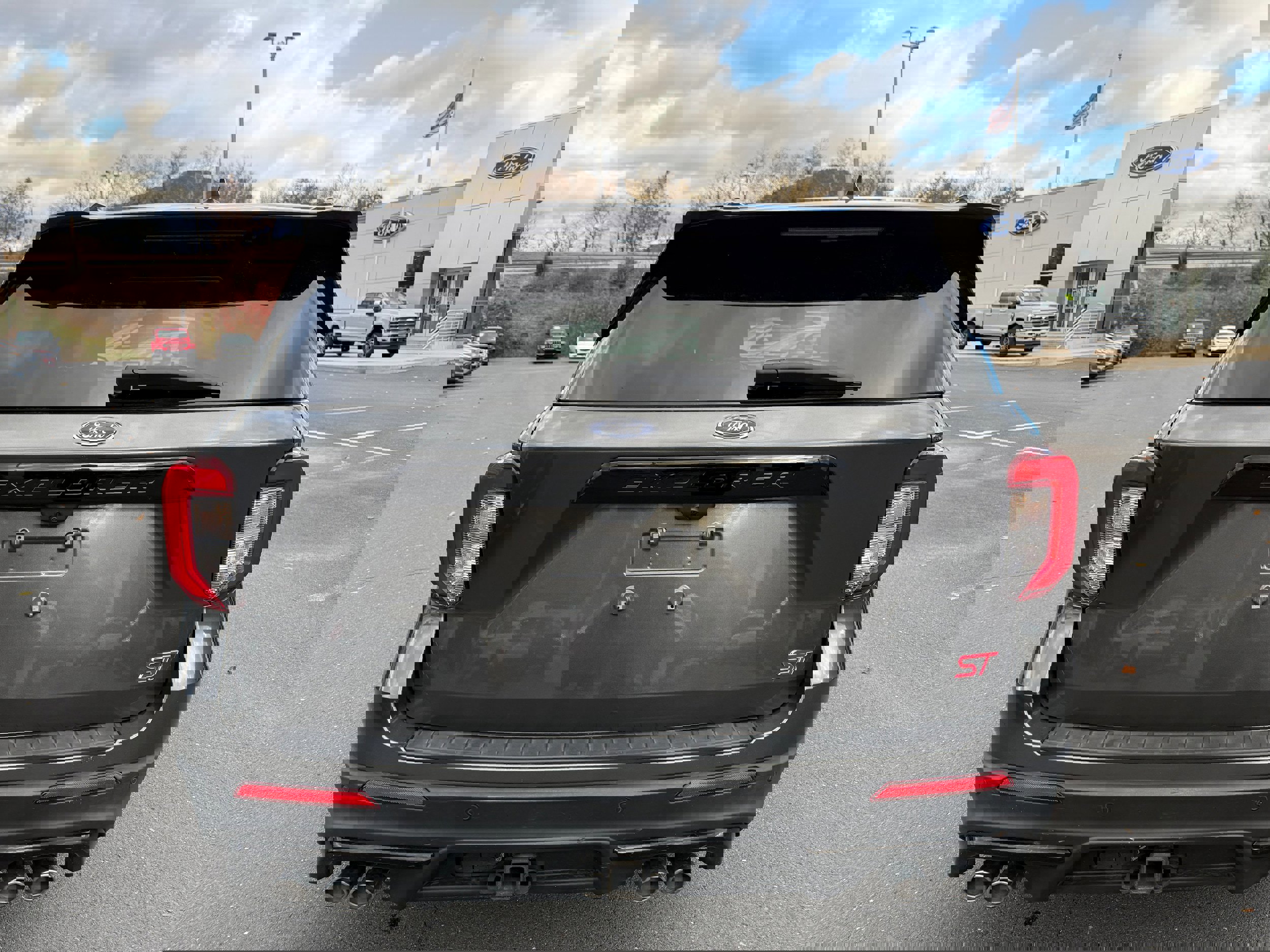 Certified 2020 Ford Explorer ST w/ Premium Technology Package image 4