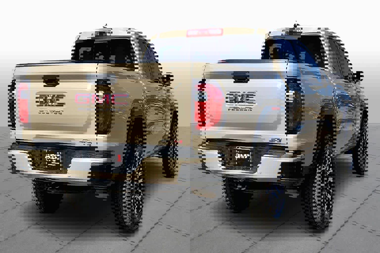 Used 2024 GMC Canyon AT4 w/ Technology Package image 3