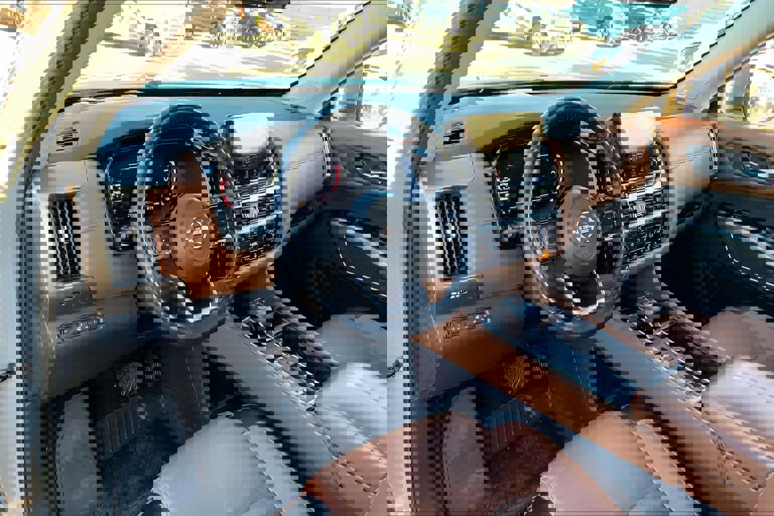 Used 2024 Nissan Pathfinder Platinum w/ Cargo Package image 16