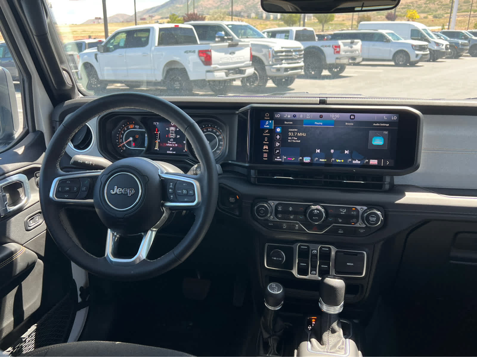 Used 2025 Jeep Wrangler Unlimited Sahara AWD/4WD image 23