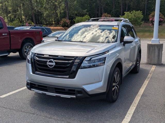 Used 2024 Nissan Pathfinder Platinum AWD/4WD image 3