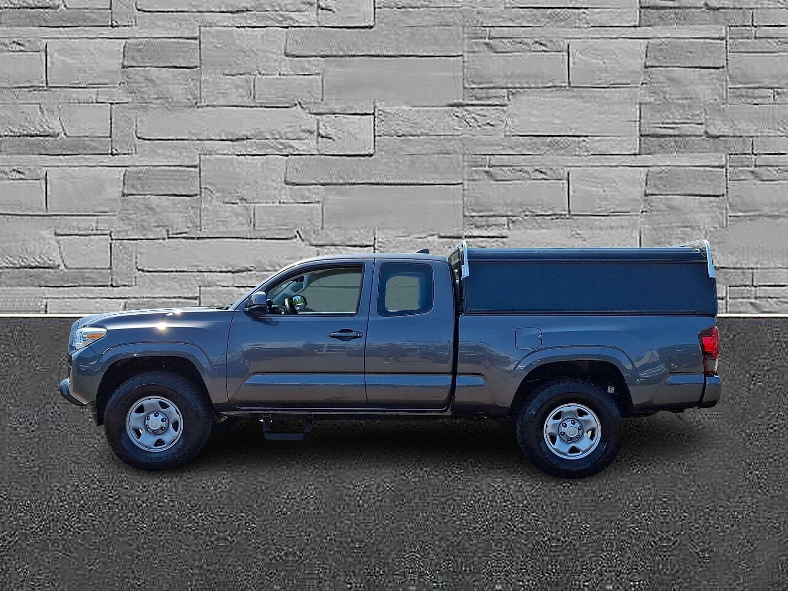 Used 2018 Toyota Tacoma SR w/ SR Convenience Package AWD/4WD image 6