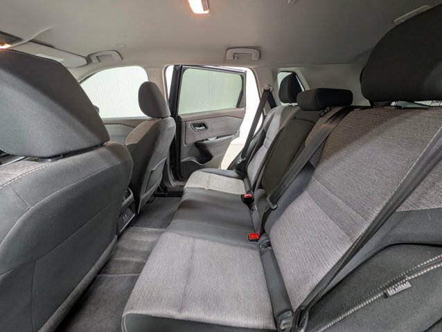 Used 2023 Nissan Rogue SV FWD image 14