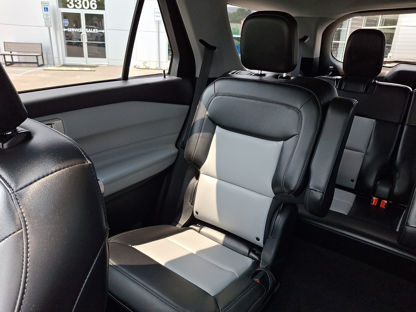 Certified 2022 Ford Explorer XLT w/ Equipment Group 202A AWD/4WD image 18