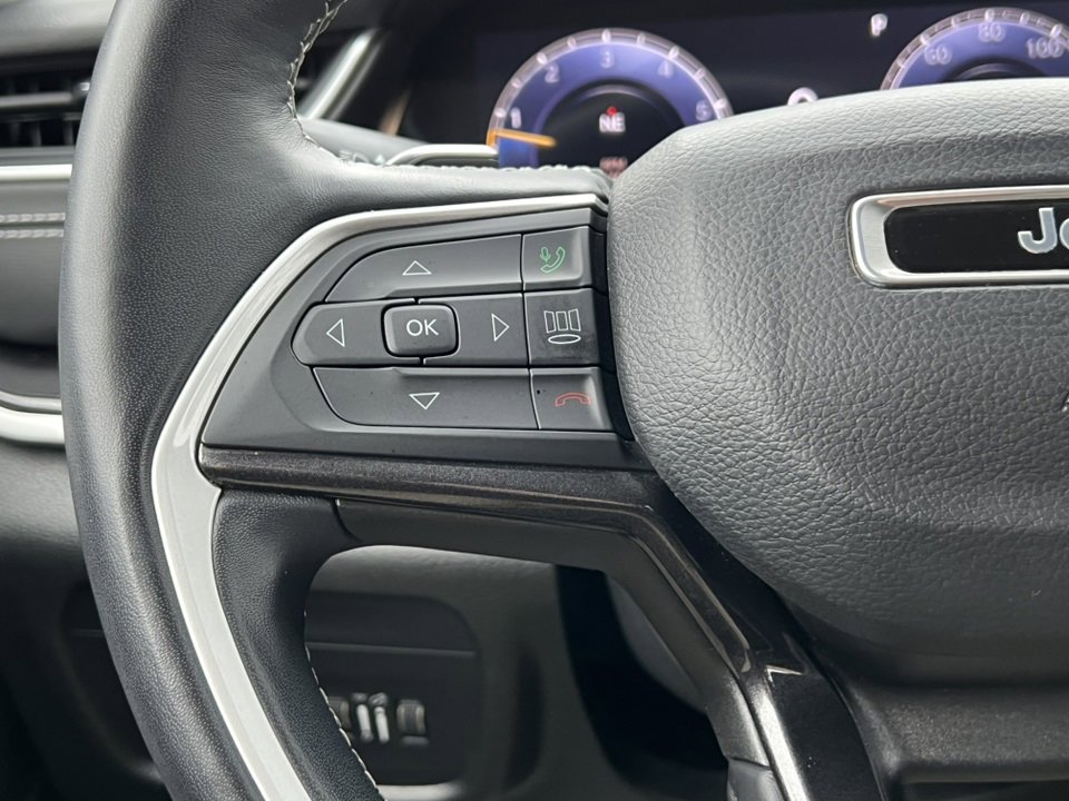 Used 2022 Jeep Grand Cherokee Laredo w/ Luxury Tech Group I image 18