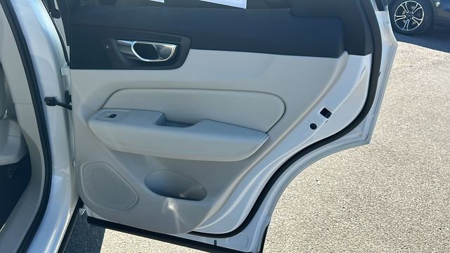 Used 2021 Volvo XC60 T5 Momentum w/ Advanced Package image 12