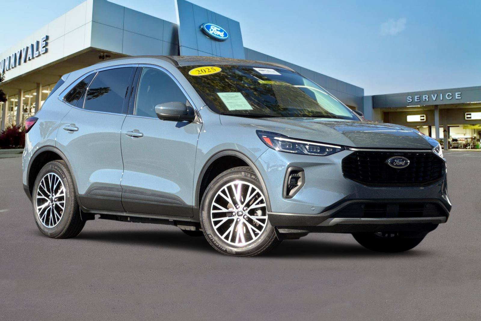 Certified 2025 Ford Escape SE w/ PHEV Premium Package FWD image 2