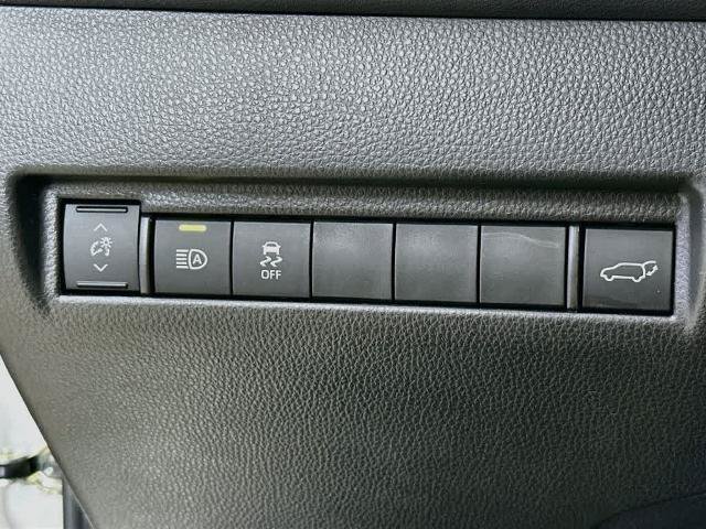 Used 2021 Toyota Venza LE AWD/4WD image 27