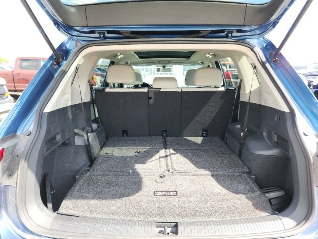 Used 2020 Volkswagen Tiguan SE w/ Panoramic Sunroof Package FWD image 19