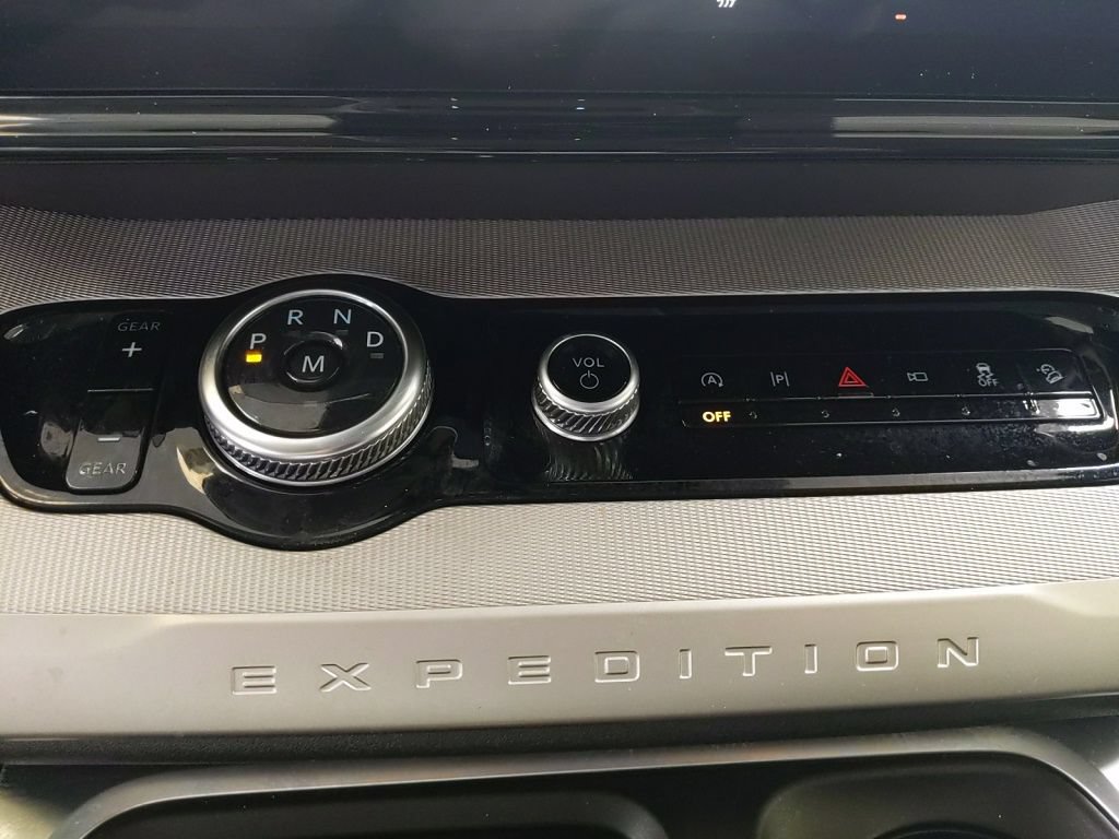 Certified 2025 Ford Expedition Active AWD/4WD image 22