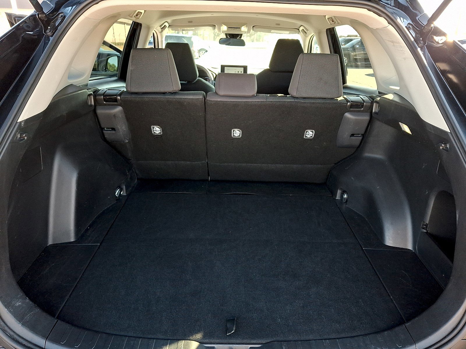 Used 2025 Toyota RAV4 LE image 28