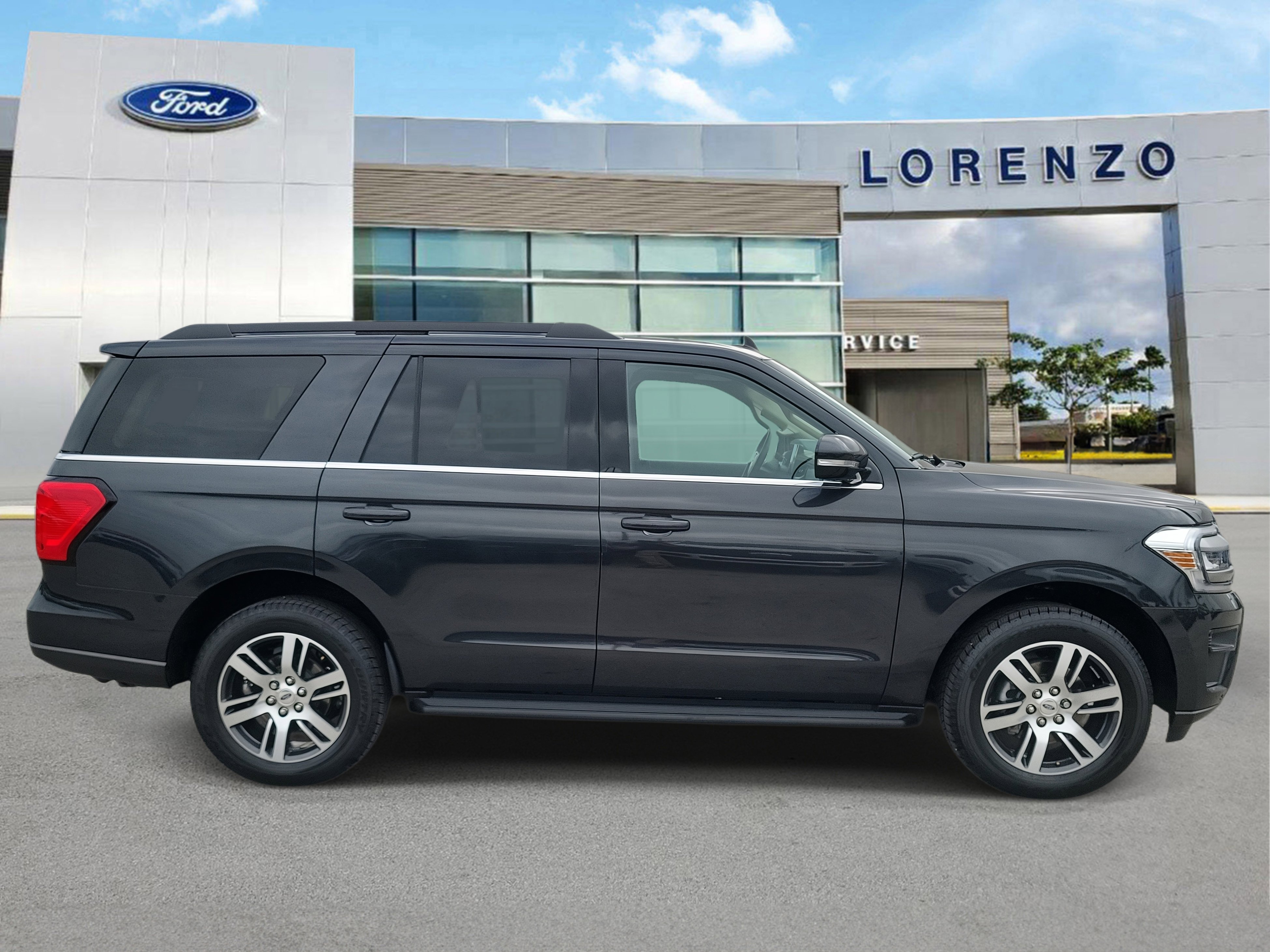 Certified 2024 Ford Expedition XLT image 4
