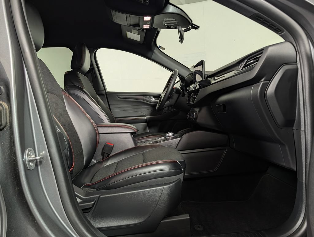 Certified 2025 Ford Escape ST-Line FWD image 11