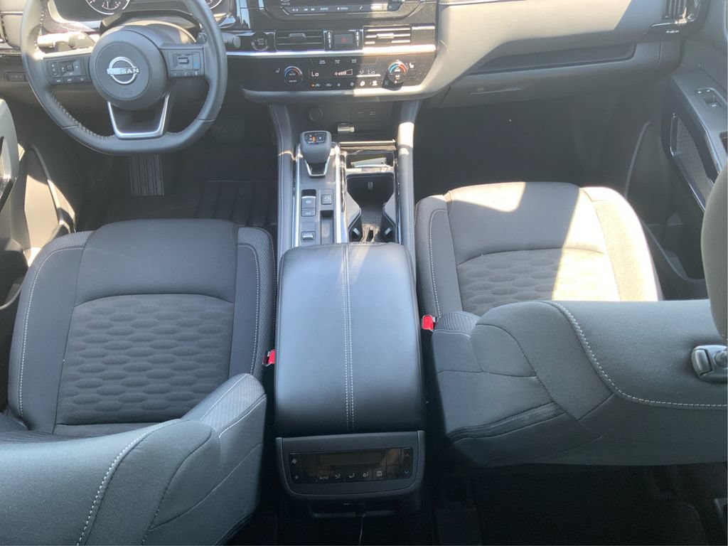 Used 2025 Nissan Pathfinder SV FWD image 16