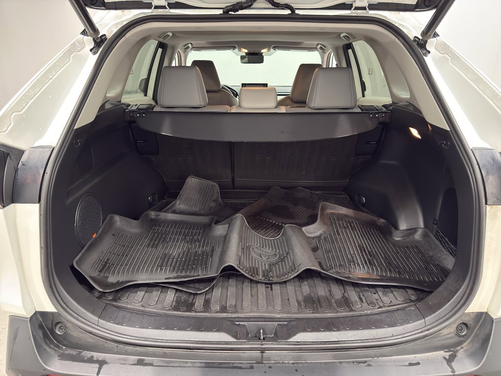 Used 2019 Toyota RAV4 Limited image 32