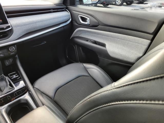 Used 2022 Jeep Compass Latitude image 18