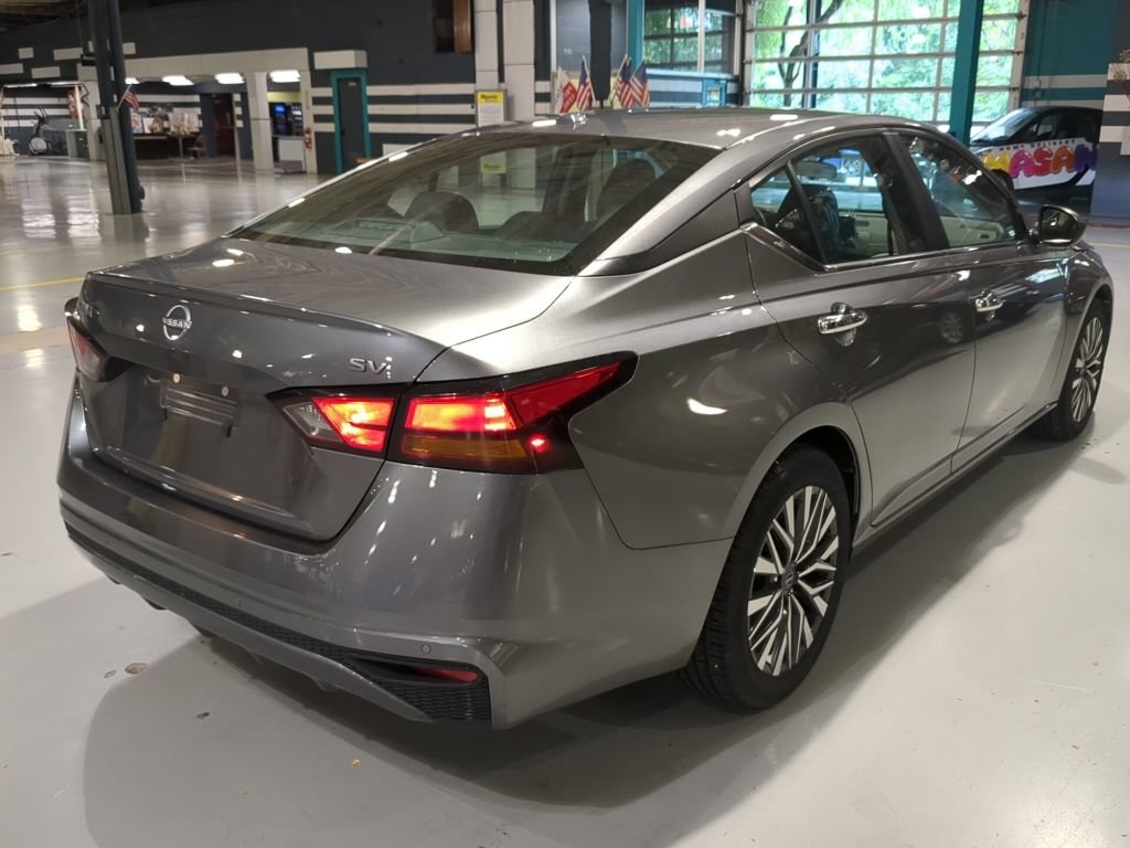 Used 2024 Nissan Altima 2.5 SV FWD image 8